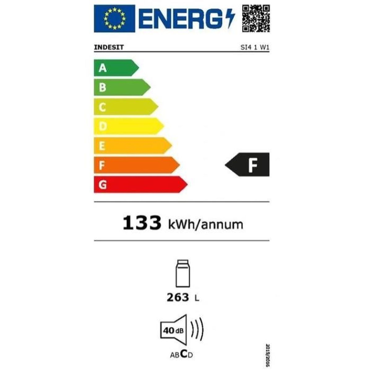 Etichetta energetica di un frigorifero Indesit, classe di efficienza F.