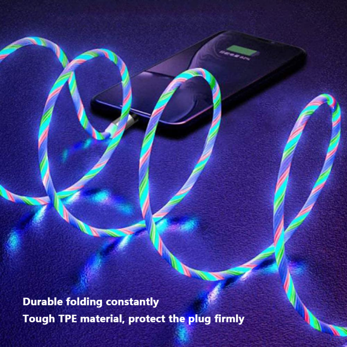 Ein aufgerolltes Ladekabel mit bunten Lichtern, ein Telefon, auf einer lila Oberfläche.