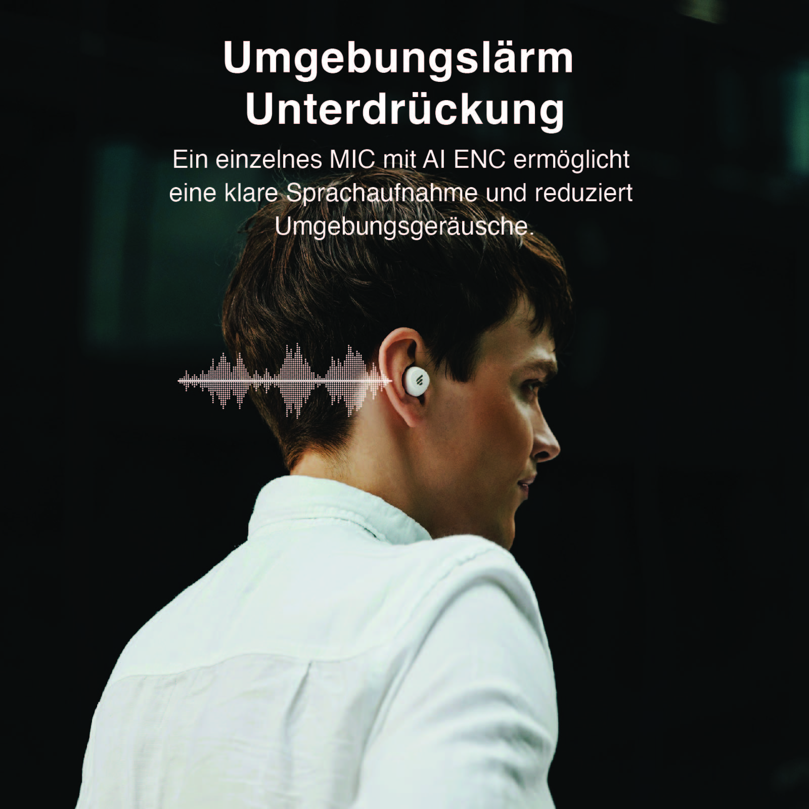 Uomo con auricolari con testo 'Umgebungslaerm Unterdrueckung'. Vengono mostrate onde sonore.