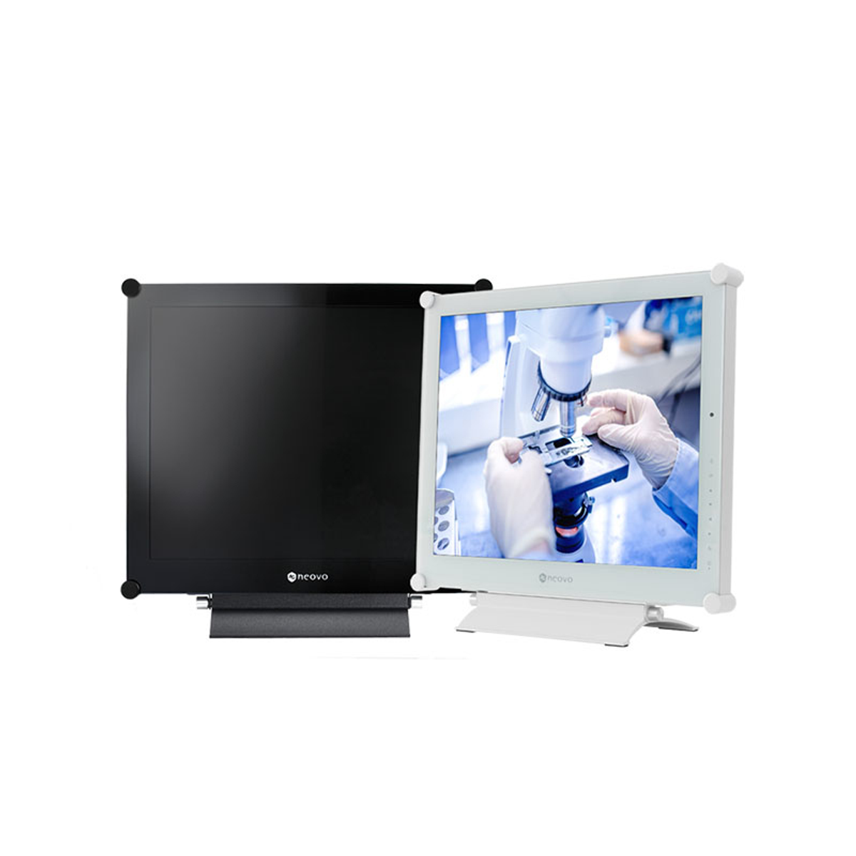 Dos monitores, uno negro y otro blanco, colocados uno al lado del otro. El monitor blanco muestra una escena de laboratorio.