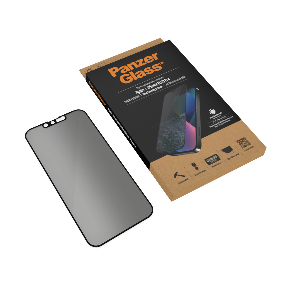 Un proteggi schermo accanto a una scatola. La scatola ha il testo: PanzerGlass, iPhone 13 Pro Max, su sfondo bianco.