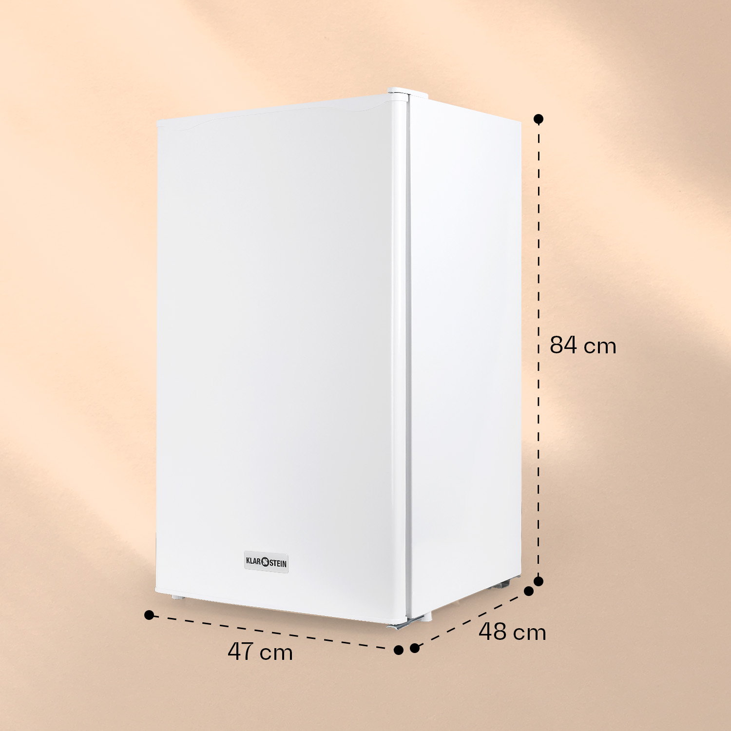 Un refrigerador blanco con dimensiones etiquetadas: 84 cm de alto, 47 cm de ancho y 48 cm de profundidad.