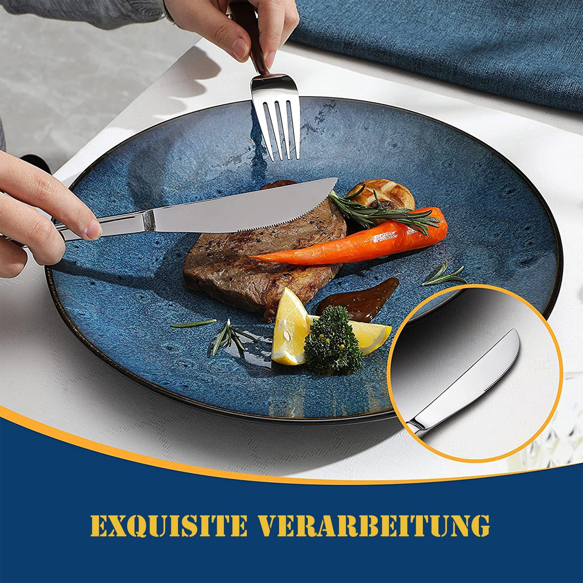 Teller mit Steak, Karotte und Zitrone. Messer und Gabel werden gehalten. Blauer Teller, weiße Oberfläche.