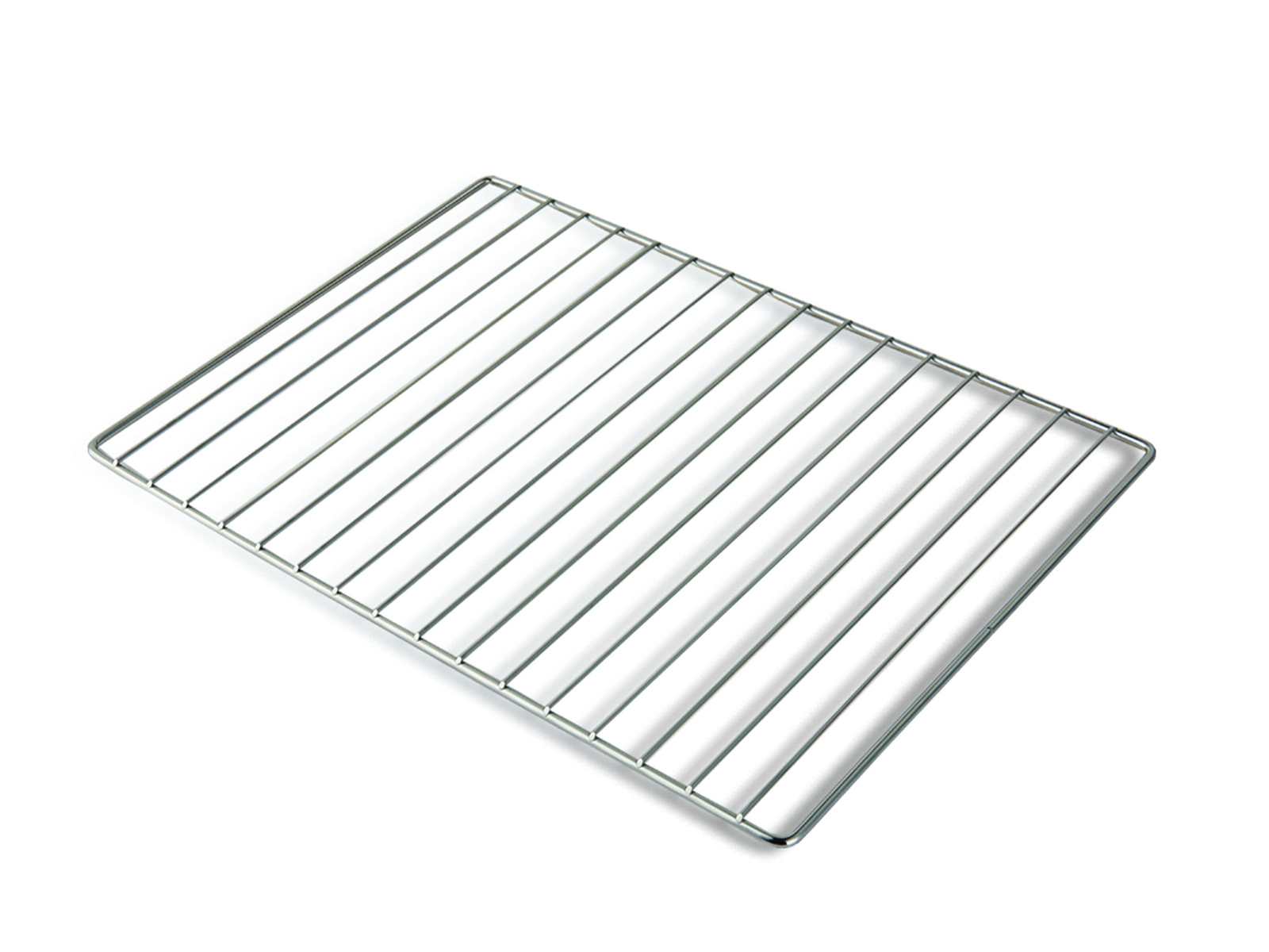 Metalowy ruszt do piekarnika na białej powierzchni.