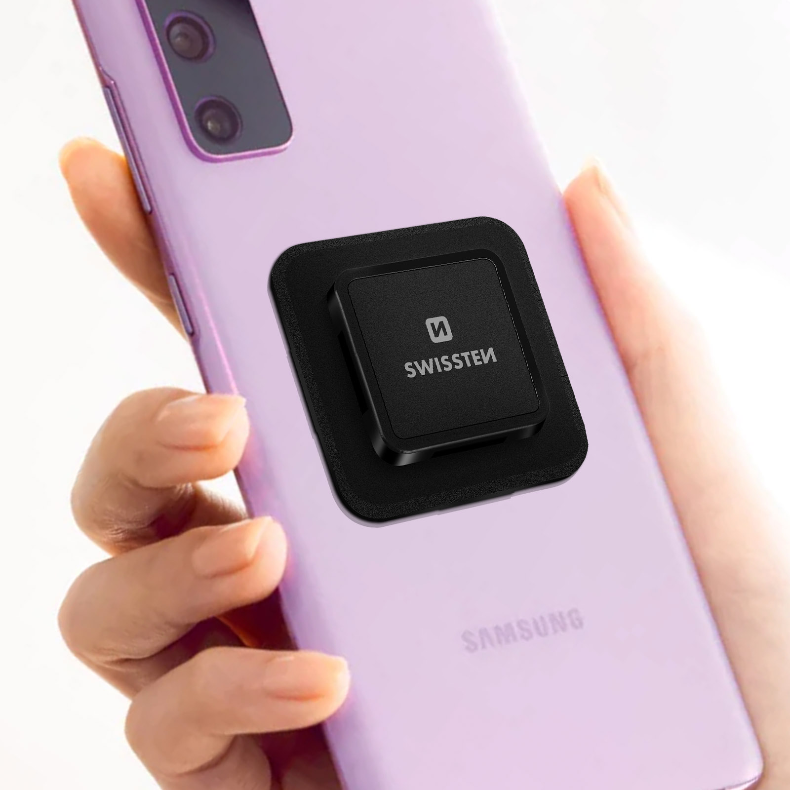 Un pulsante nero su un telefono viola, con una base quadrata nera e la scritta 'SWISSTEK'.