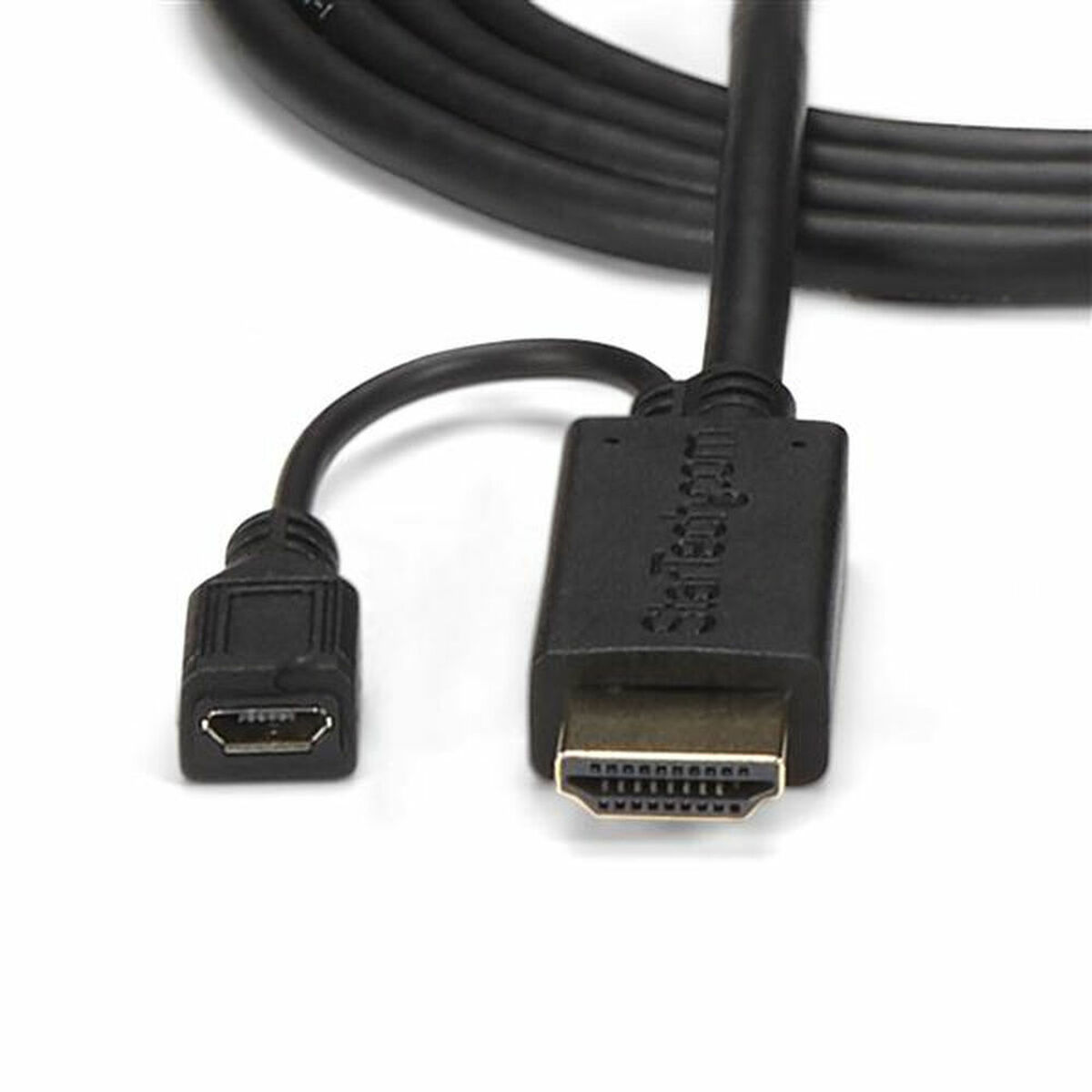 Schwarzes HDMI-Kabel mit zwei verschiedenen Enden. Weißer Hintergrund.
