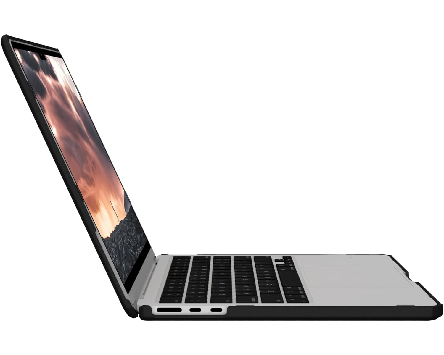Laptop in custodia nera, leggermente aperto, mostra un'immagine del tramonto sullo schermo.