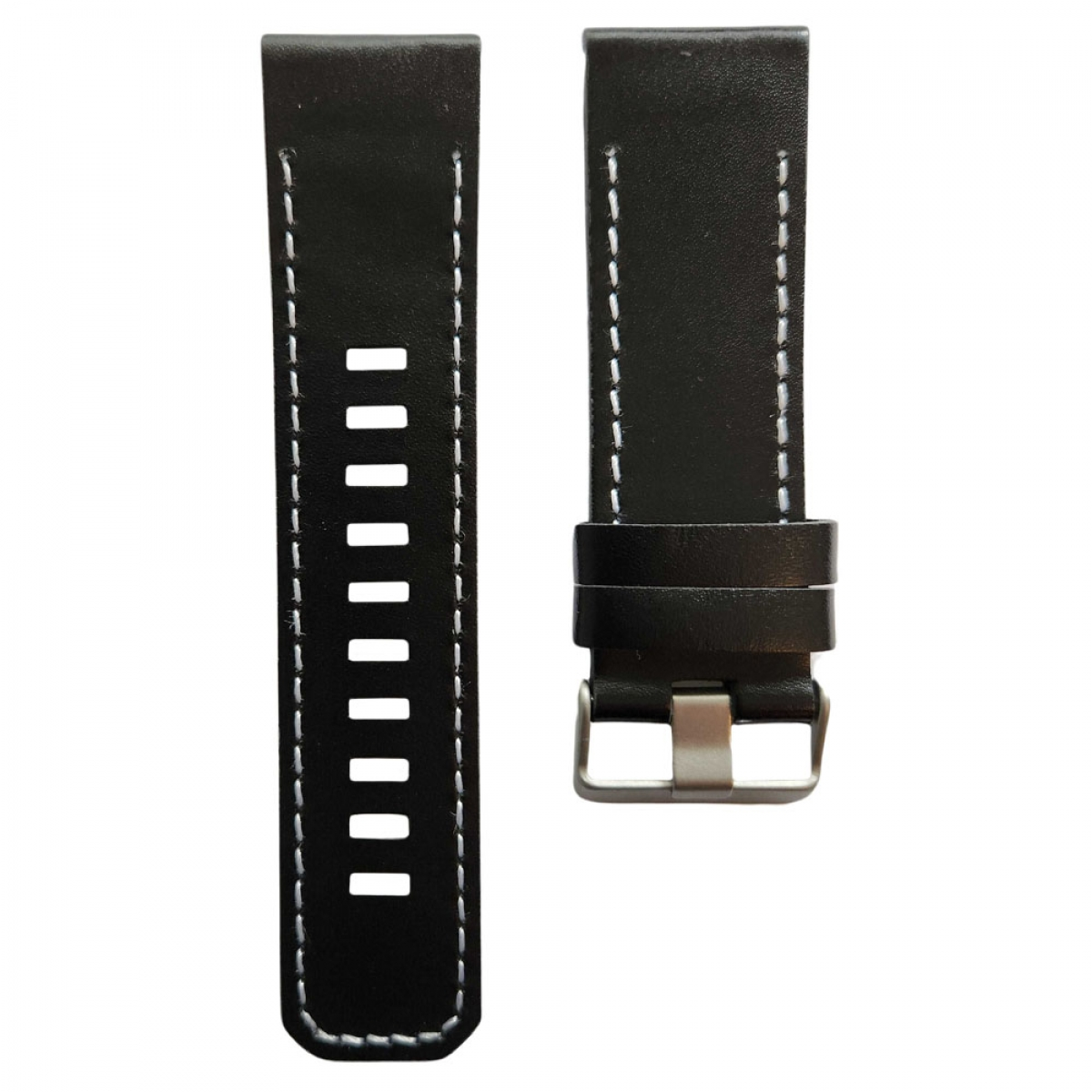 Ein Paar schwarze Leder-Armbänder mit weißen Nähten auf weißem Untergrund.