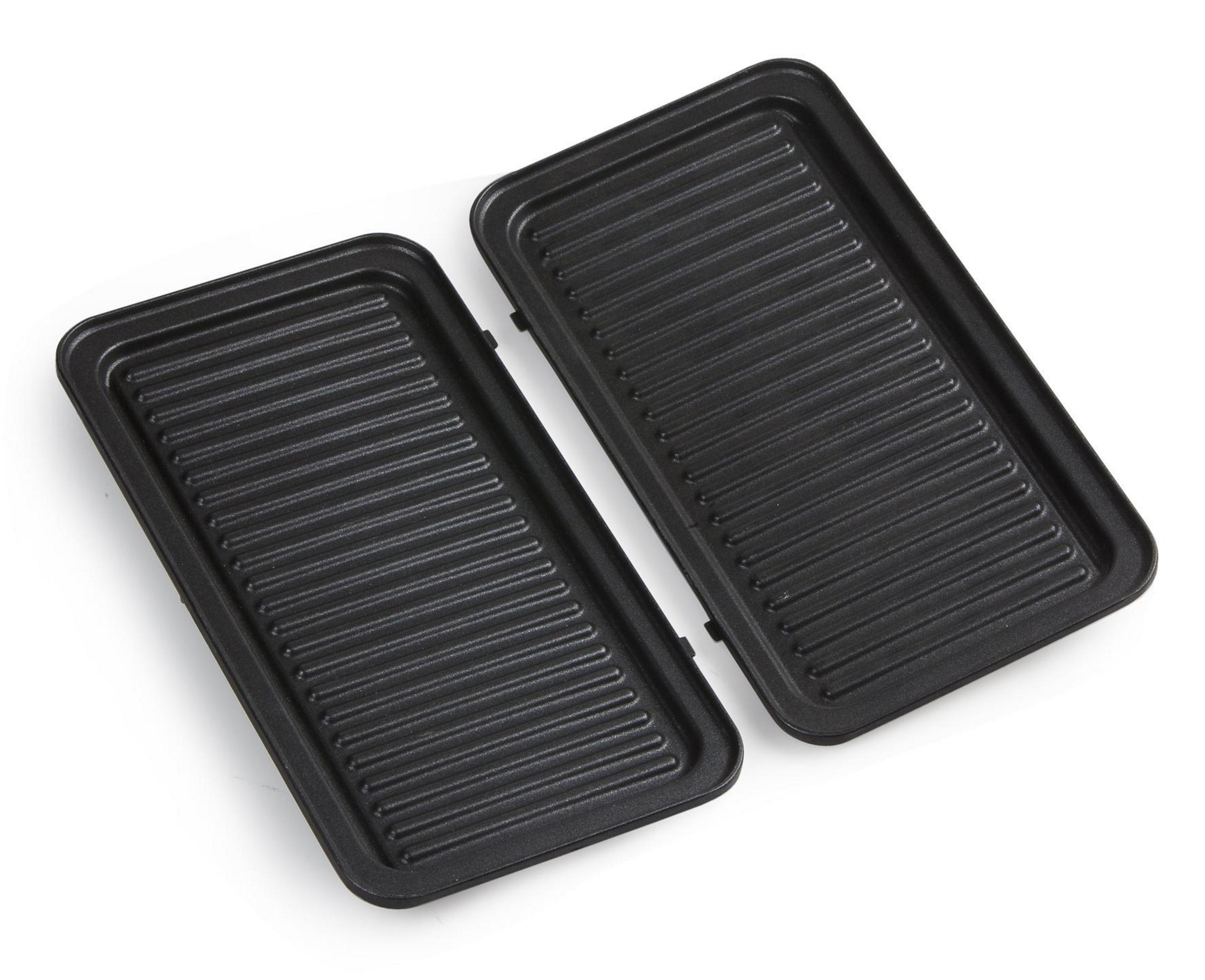 Zwei schwarze, offene Sandwichgrillplatten mit gerippten Oberflächen auf weißem Hintergrund.