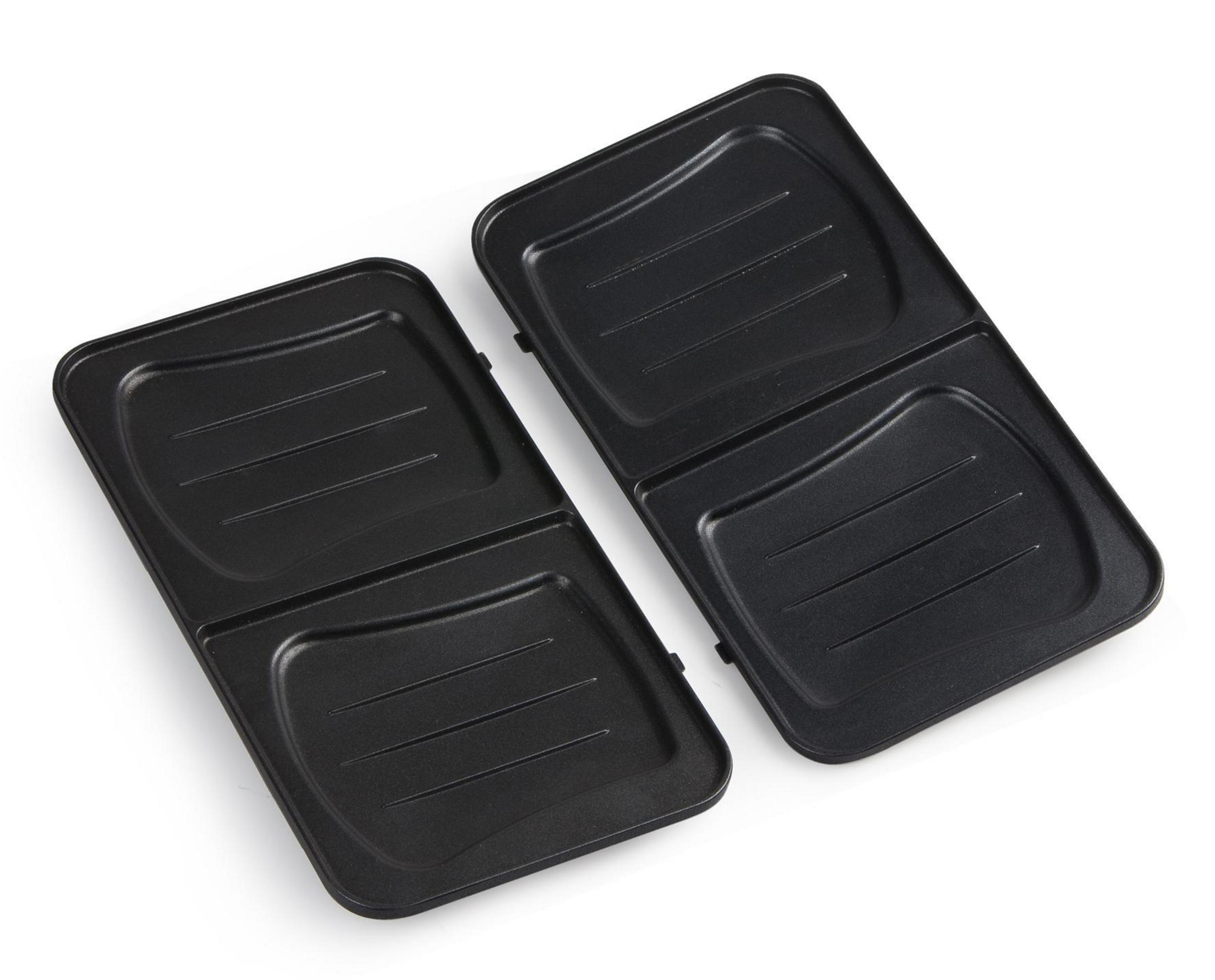 Offene Sandwichmaker-Platten. Schwarz, rechteckig mit geriffeltem Innenraum. Weißer Hintergrund.