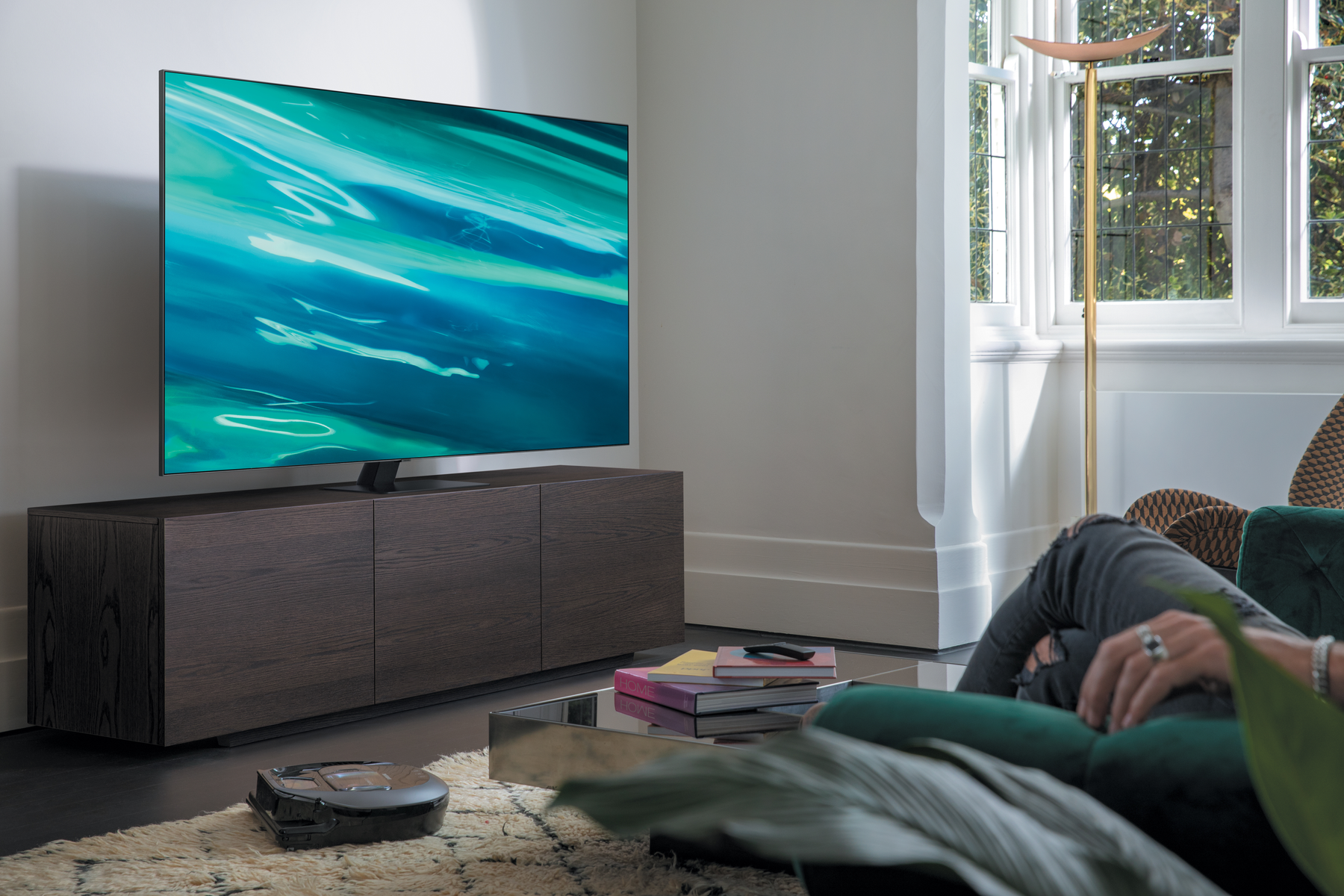 Etykieta energetyczna telewizora Hisense pokazująca ocenę A+ i dane dotyczące zużycia energii.