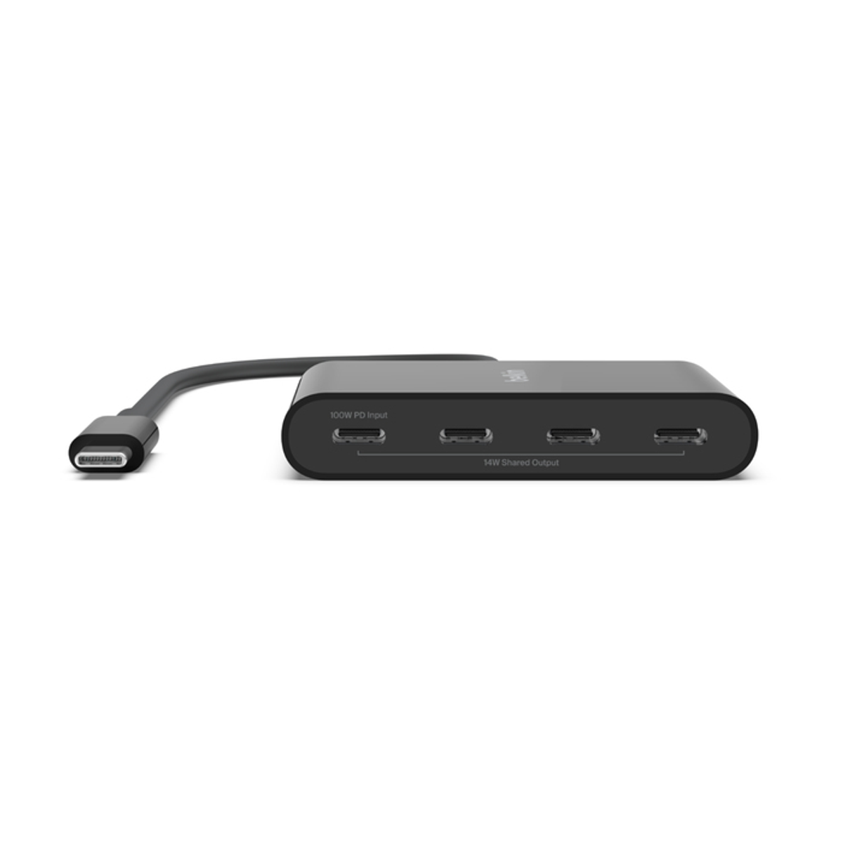 Hub USB-C nero con più porte, collegato a un cavo, su sfondo bianco.