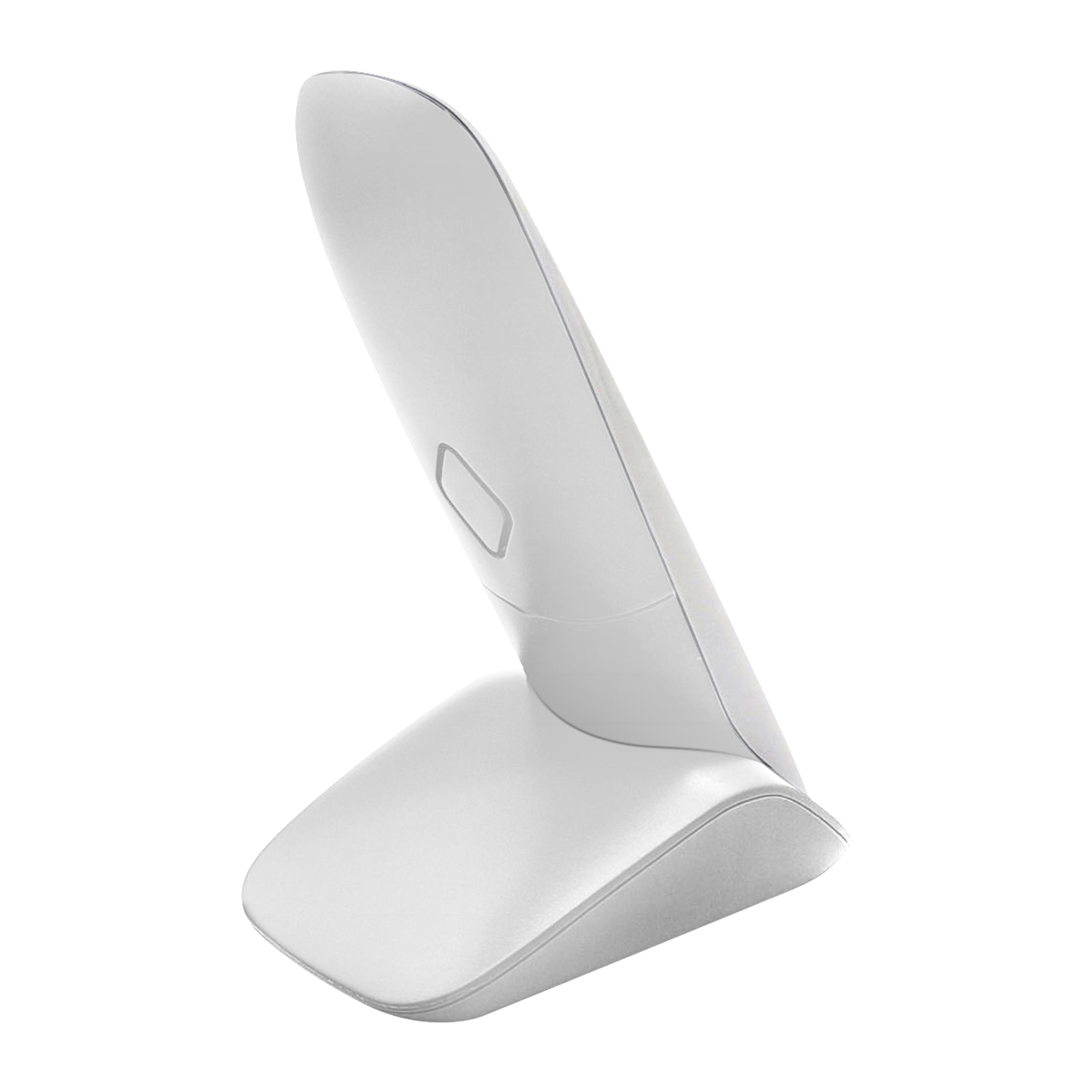 Weißes kabelloses Telefonladegerät, nach oben abgewinkelt. Minimalistisches Design. Einfarbiger weißer Hintergrund.