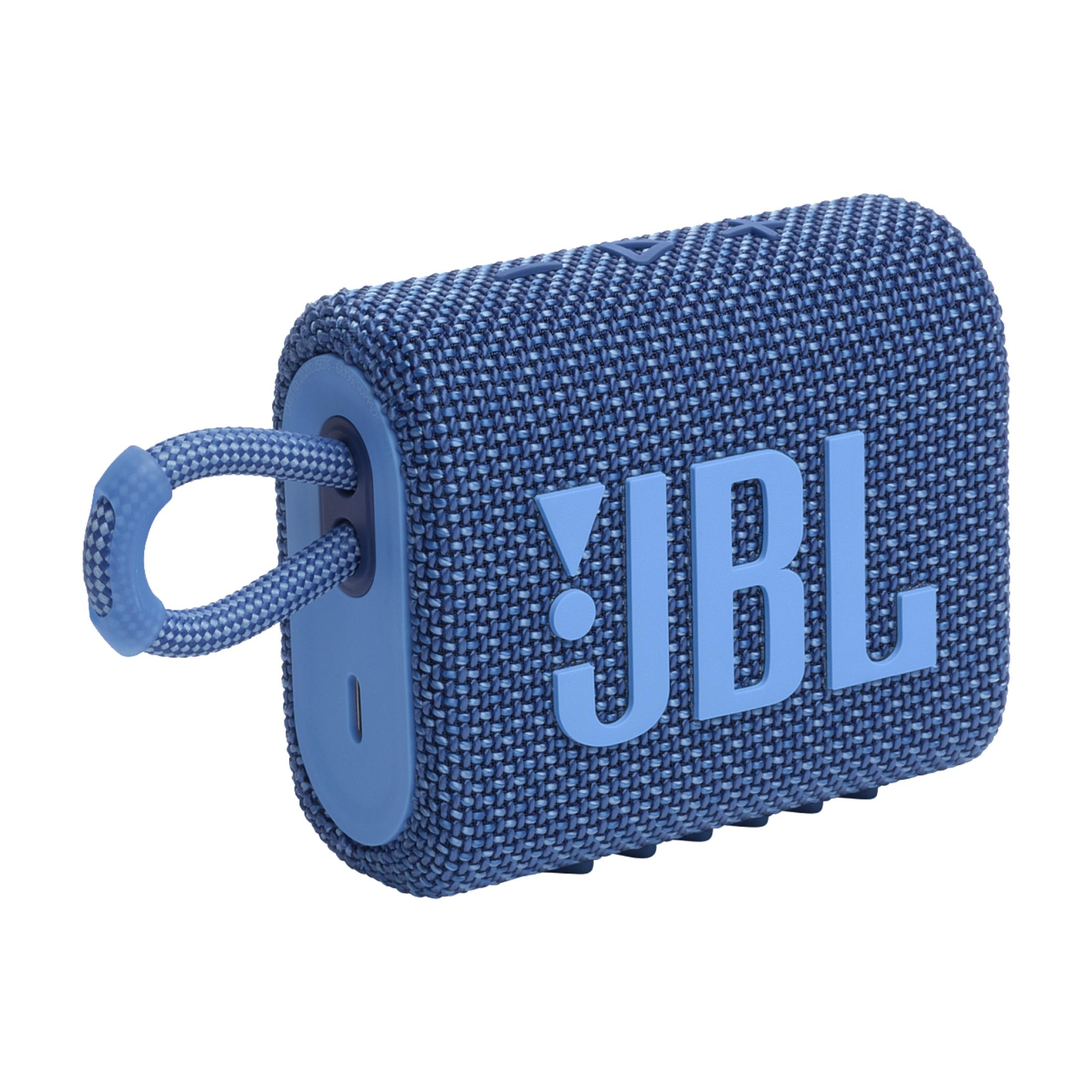 Enceinte JBL Go 3 bleue avec mousqueton. Isolée sur fond blanc.