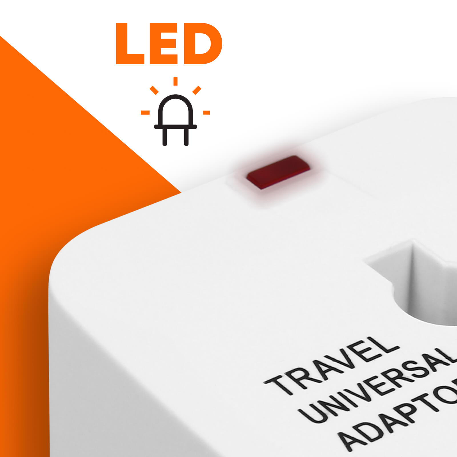 Adattatore da viaggio bianco con la parola 'LED' e un simbolo LED. Sfondo arancione.