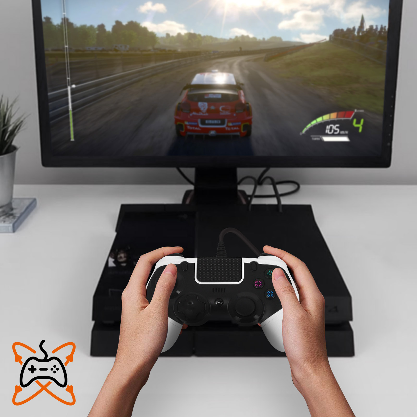 Manos sosteniendo un mando con TV mostrando un juego de carreras.