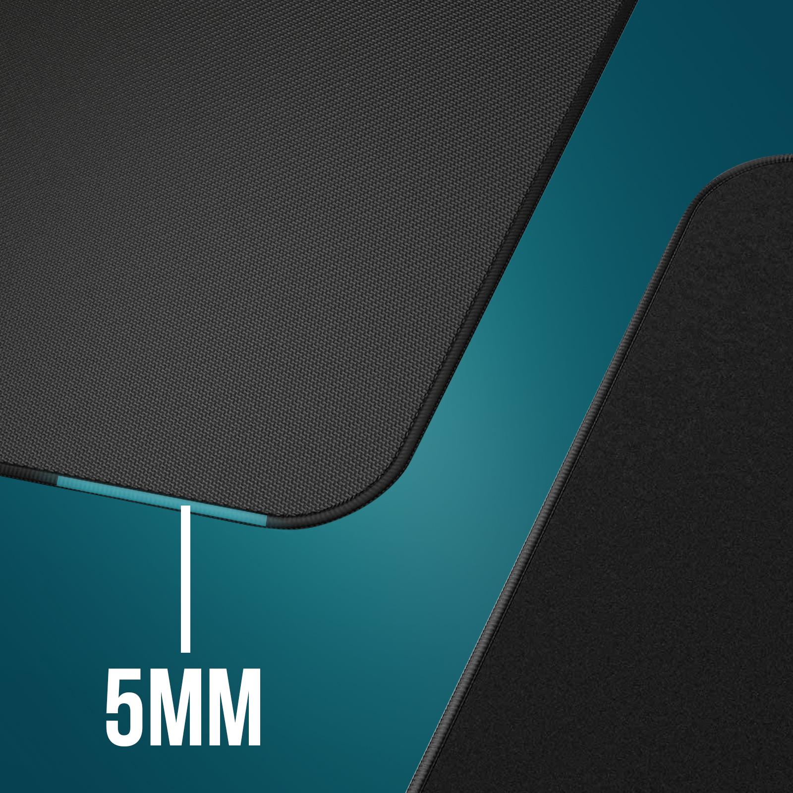 Zbliżenie czarnej podkładki pod mysz. Krawędź ma jasnoniebieską linię. Ma grubość 5 mm.