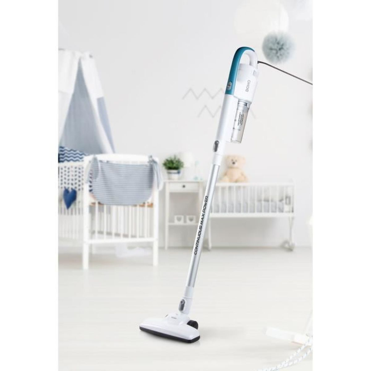 Vertikaler Staubsauger in einer Kindereinrichtung.