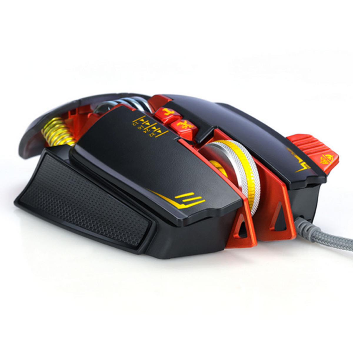 Gaming-Maus mit schwarzen, roten und gelben Akzenten, mit Tasten, Rad und Kabel.