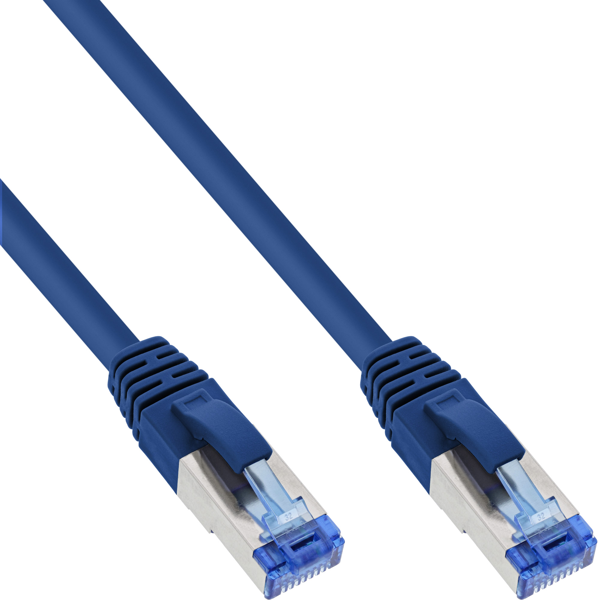 Cavo Ethernet blu con connettori RJ45. Isolato su sfondo bianco.