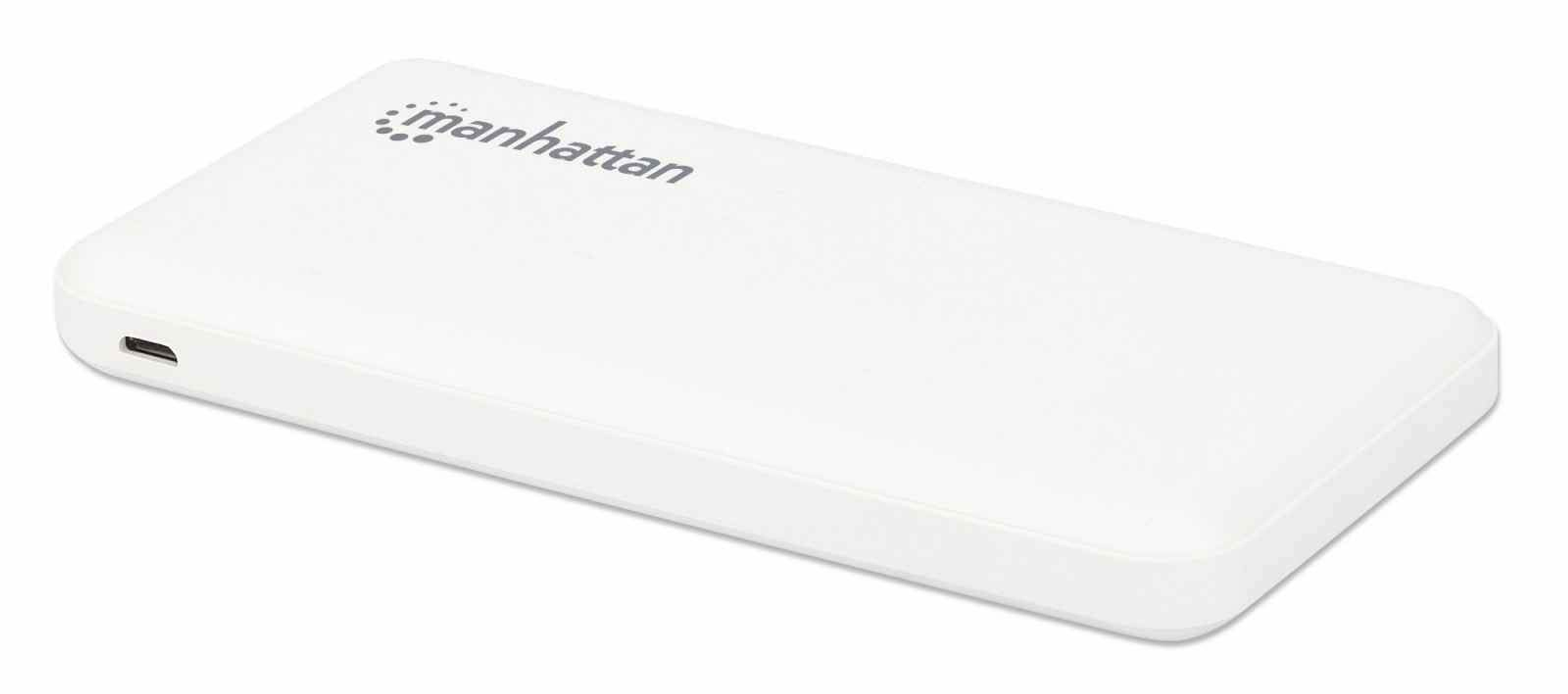 Weiße Powerbank der Marke Manhattan auf weißer Oberfläche, minimalistisches Design.