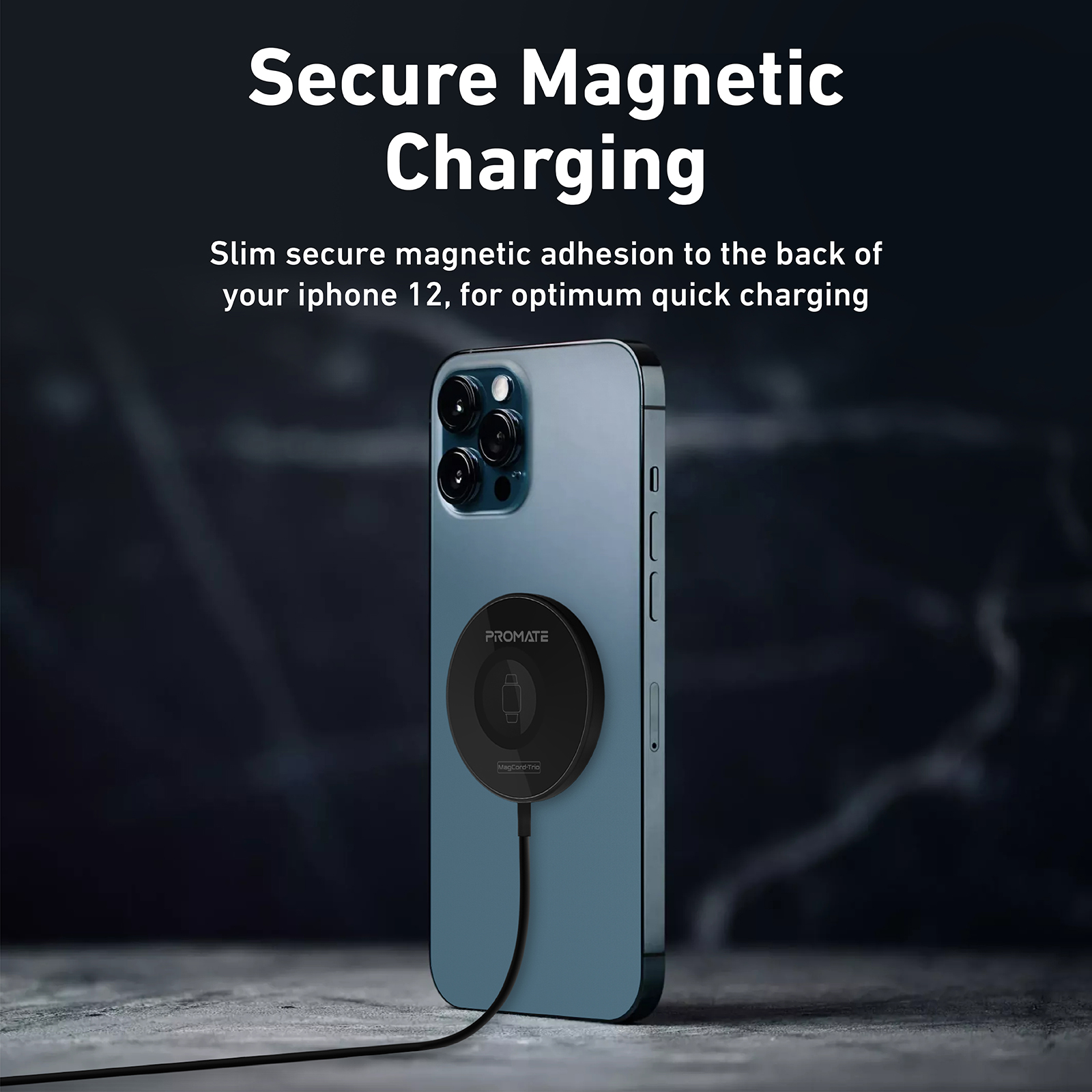 Un cargador magnético circular negro está conectado a un iPhone 12 azul. Un cable negro está conectado.