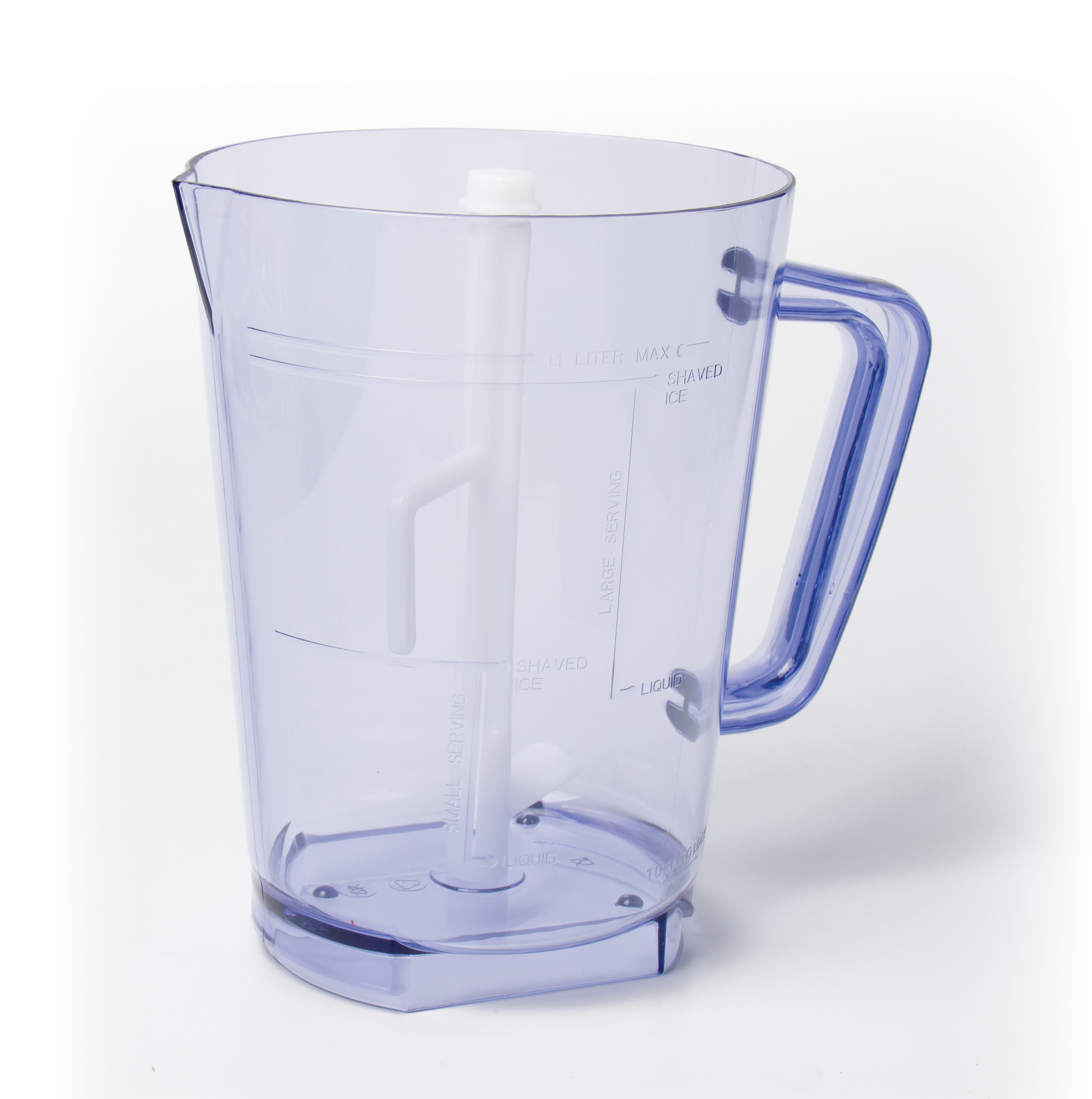 Transparenter blauer Kunststoffkrug mit Griff, weißer Innenraum. Messmarkierungen sichtbar.