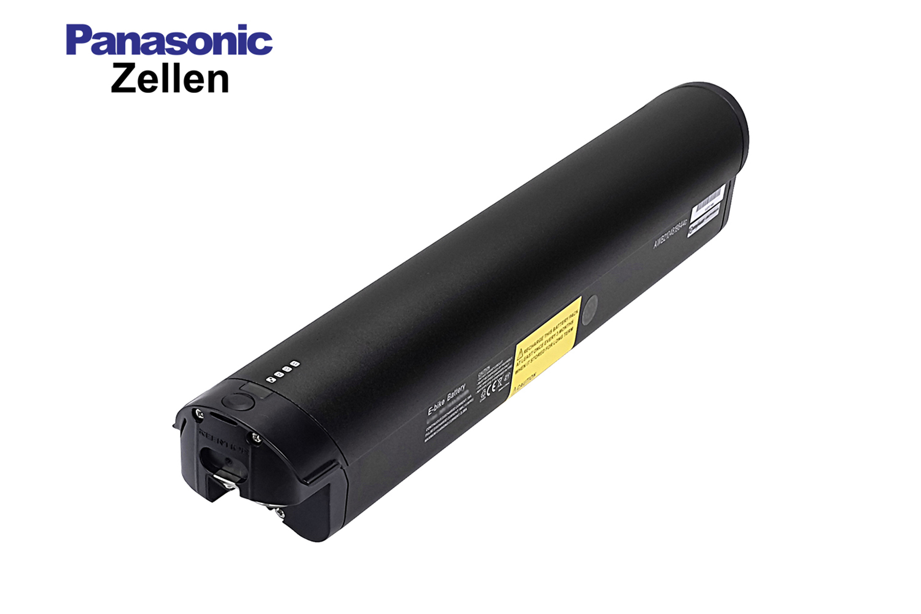 Schwarze Panasonic Zelle Batterie, zylindrische Form, mit Etiketten, auf weißem Grund.