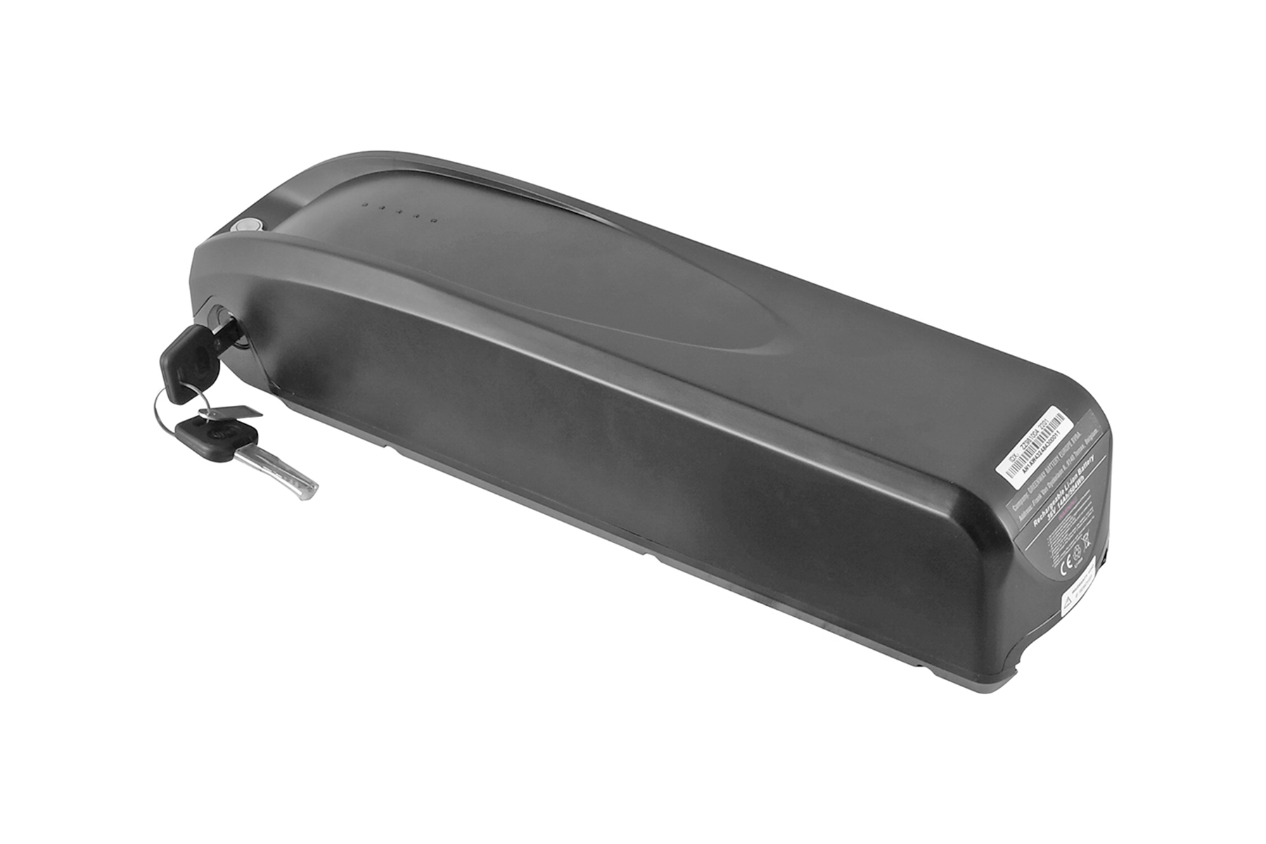 Schwarze E-Bike-Batterie mit Schlüsseln und Etikett auf weißem Hintergrund.