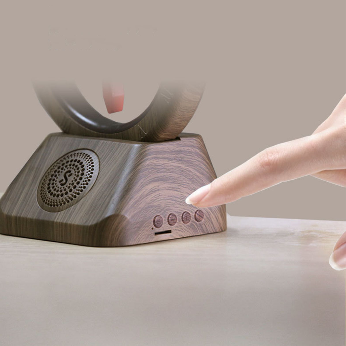 BRIGHTAKE Revolutionize Your with Gelb Levitating Bluetooth-Lautsprecher, the Clock Speaker Hand Space Bluetooth