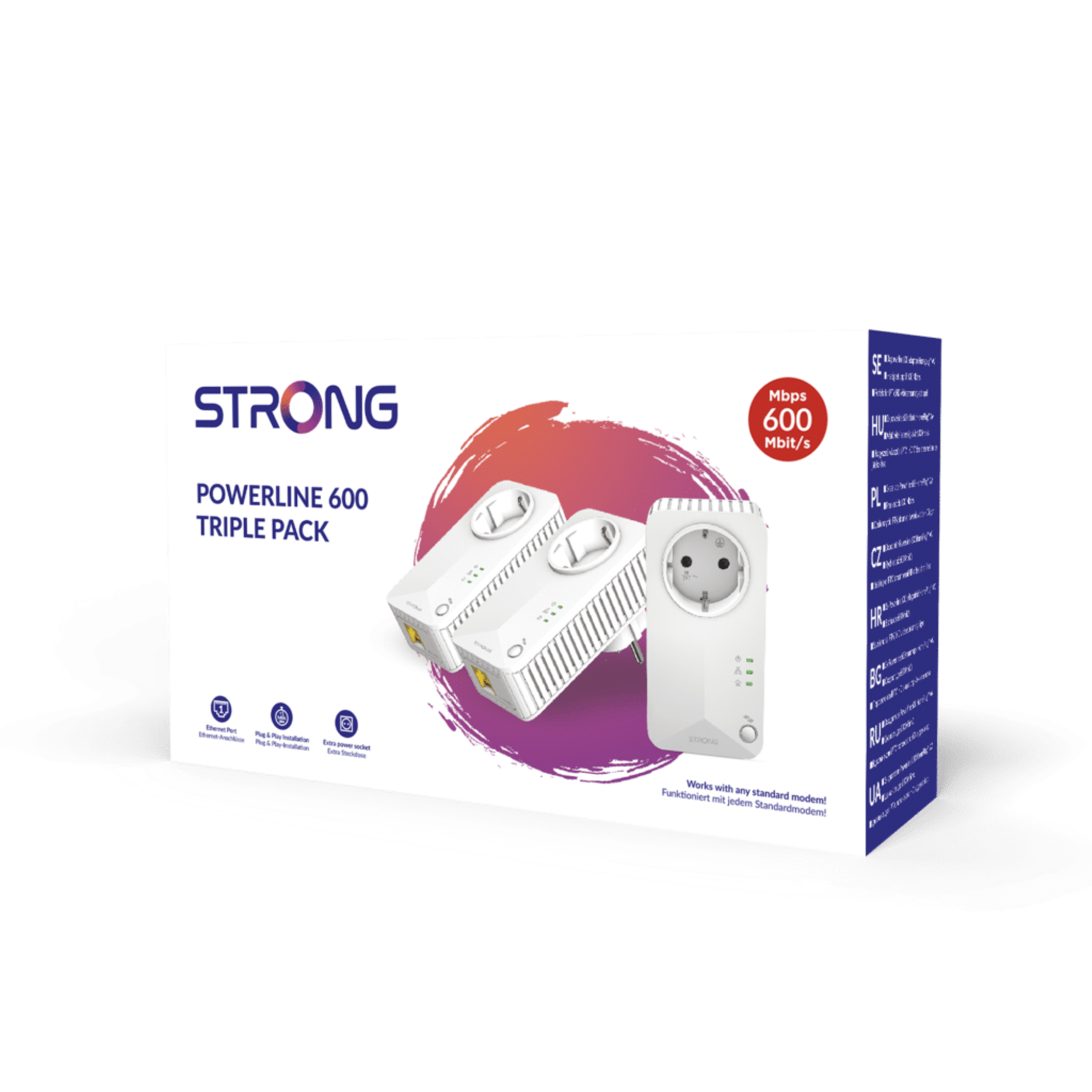 Eine Packung STRONG Powerline 600 Triple Pack. Drei Geräte und eine Steckdose sind sichtbar.