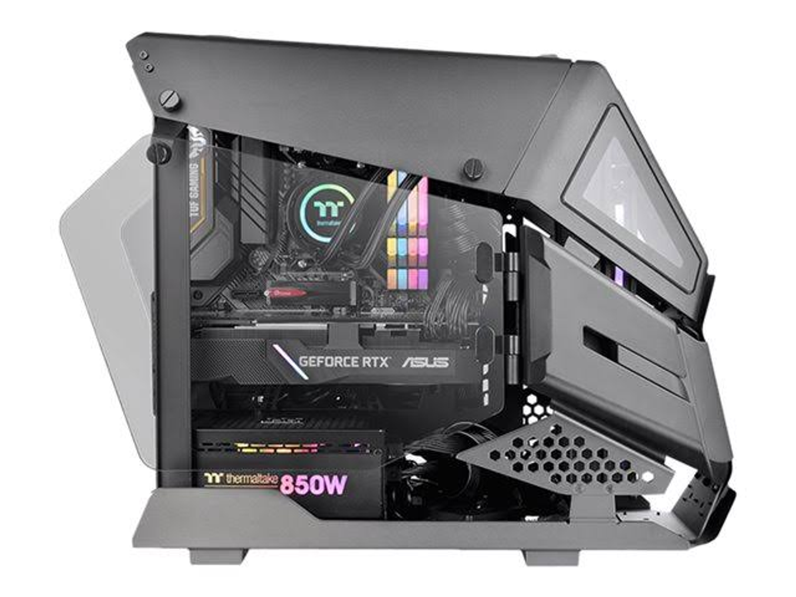 Gaming-PC-Gehäuse, offen, zeigt interne Komponenten: GPU, CPU-Kühler, Netzteil. RGB-Beleuchtung sichtbar.