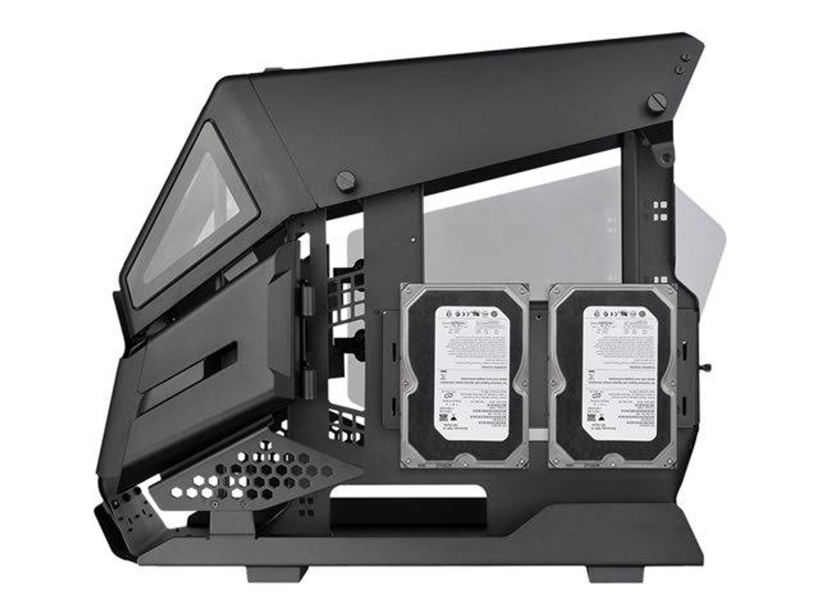 Ein schwarzes Computergehäuse, offen, mit darin sichtbaren Festplatten.