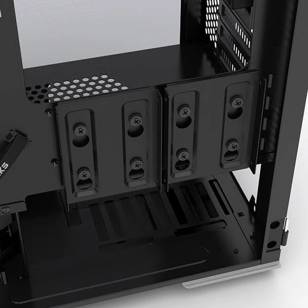 Vista interna di un case per computer con due staffe nere per l'installazione dei componenti. Sfondo nero.
