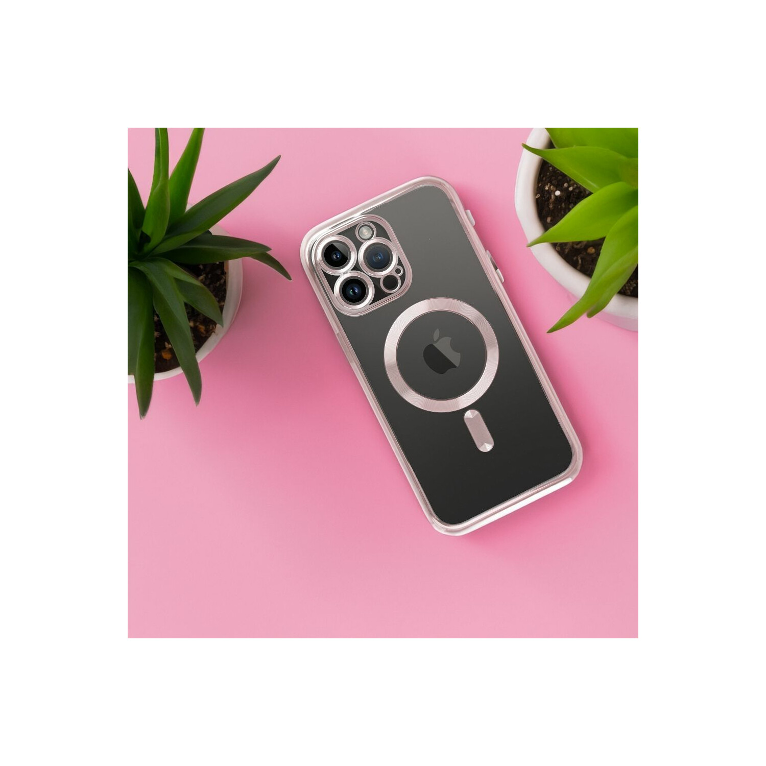 iPhone mit Hülle auf rosa Oberfläche mit Pflanzen. Hülle ist klar.