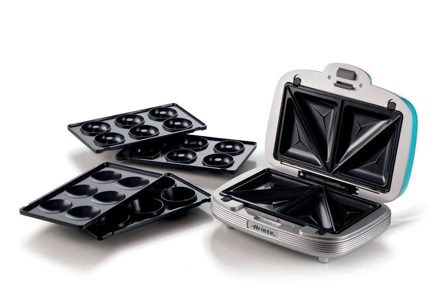 Biało-niebieskie urządzenie do robienia kanapek z płytami do pączków, babeczek i kanapek.