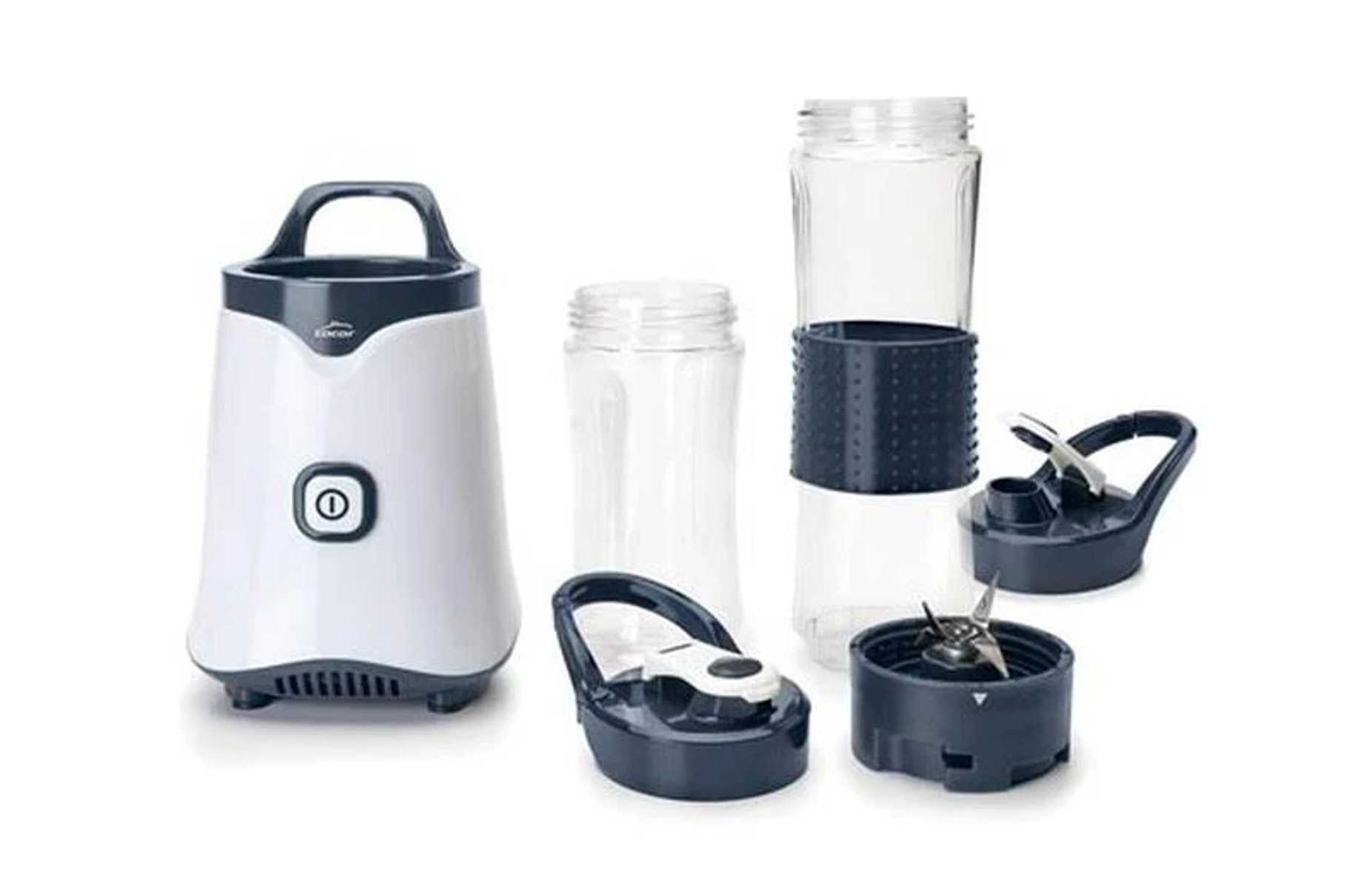 Un frullatore bianco e grigio con diverse parti smontate. Include base, barattoli, lame e coperchio.