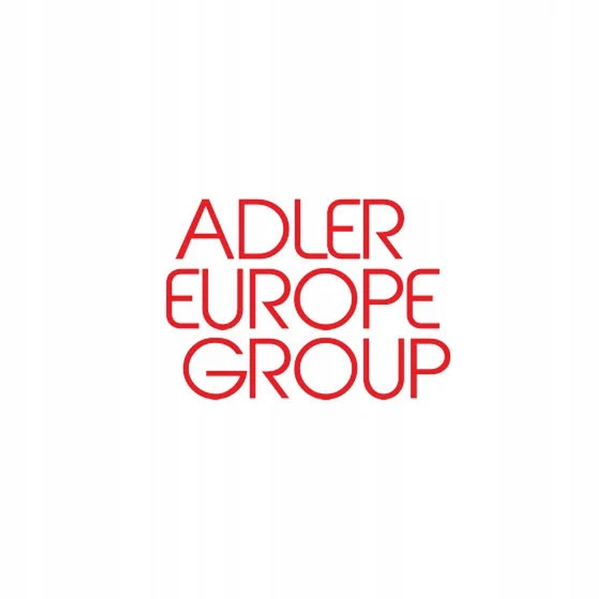 Logo Adler Europe Group w kolorze czerwonym na białym tle. Tekst prostą czcionką.
