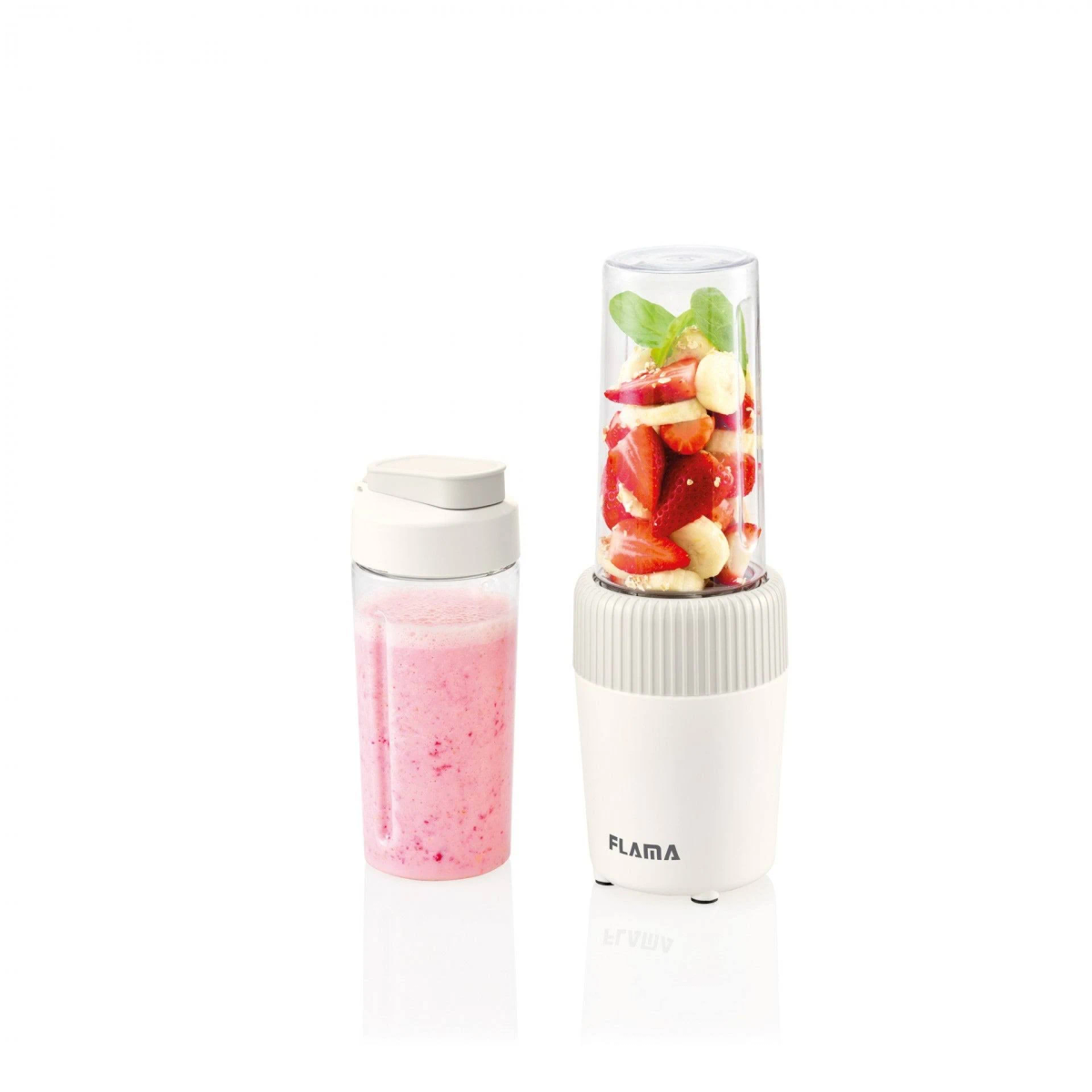 Licuadora con fruta y batido. Licuadora blanca, tapa blanca, y un vaso de batido.