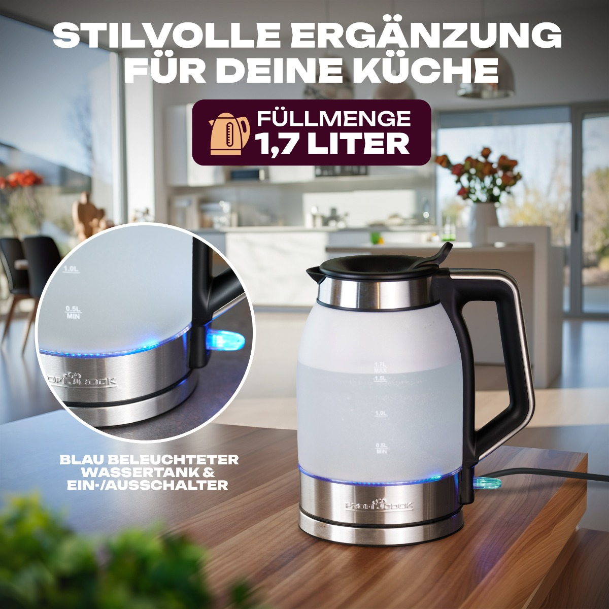 Czajnik elektryczny na drewnianym stole. Czajnik ma uchwyt i niebieskie światła. Tło kuchni.