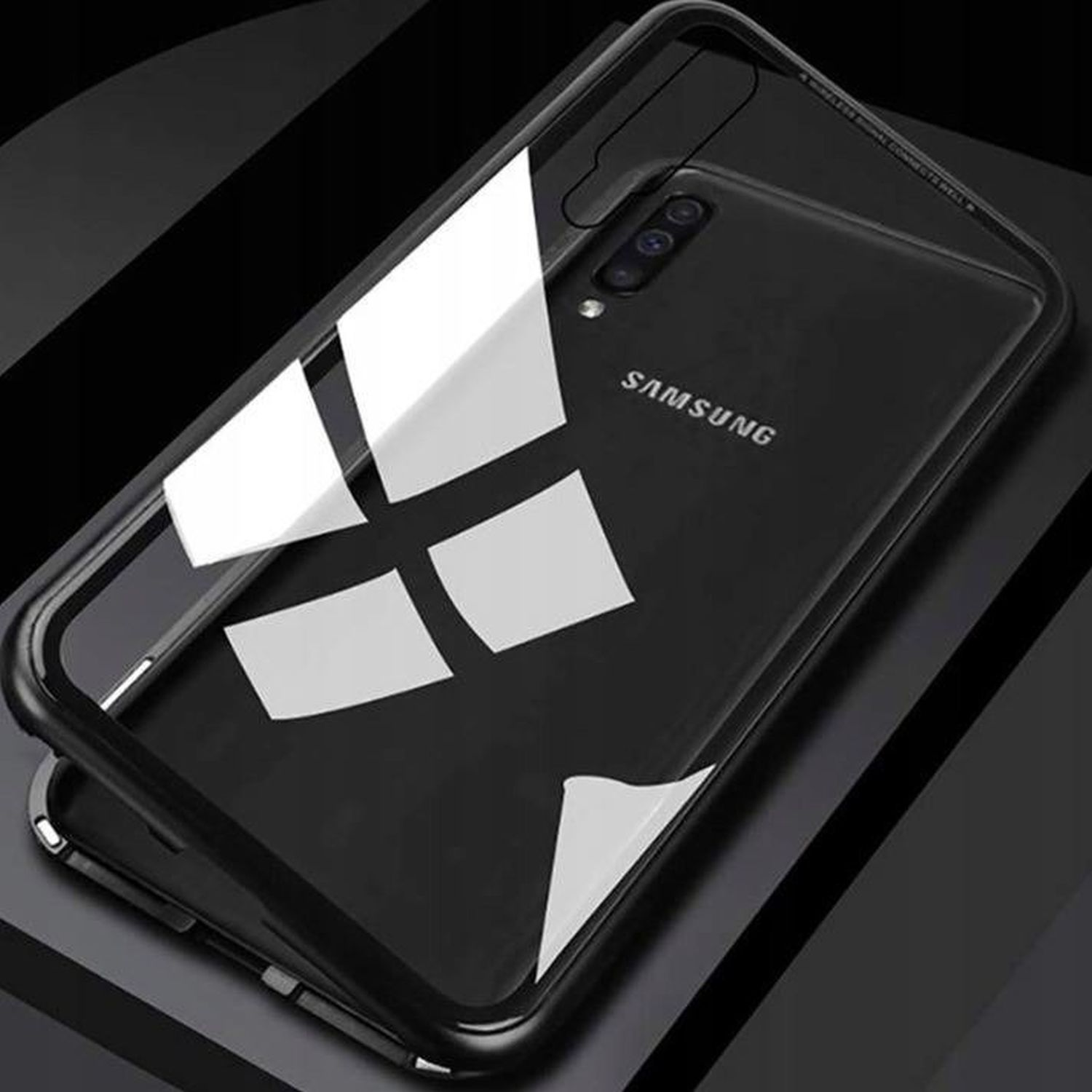 Custodia per telefono nera con retro trasparente e logo Samsung all'interno.
