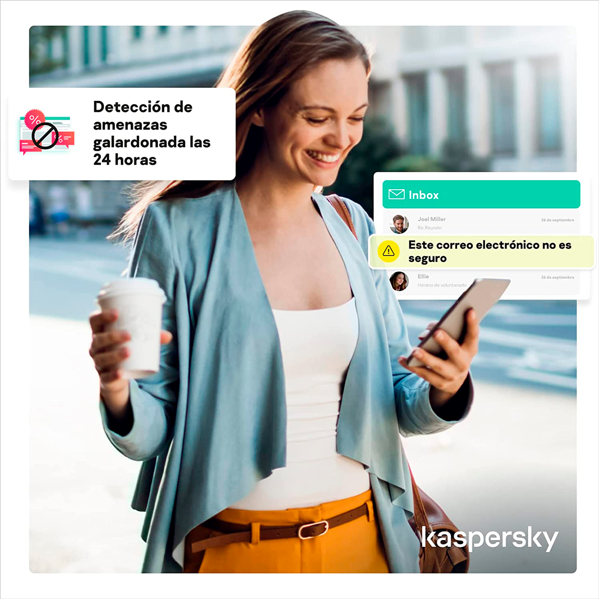 Mujer usando teléfono, con alerta de seguridad en pantalla, sosteniendo taza de café.