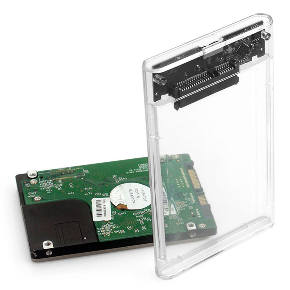 SSD y carcasa. La SSD es verde con circuitos. La carcasa es transparente. Fondo blanco.