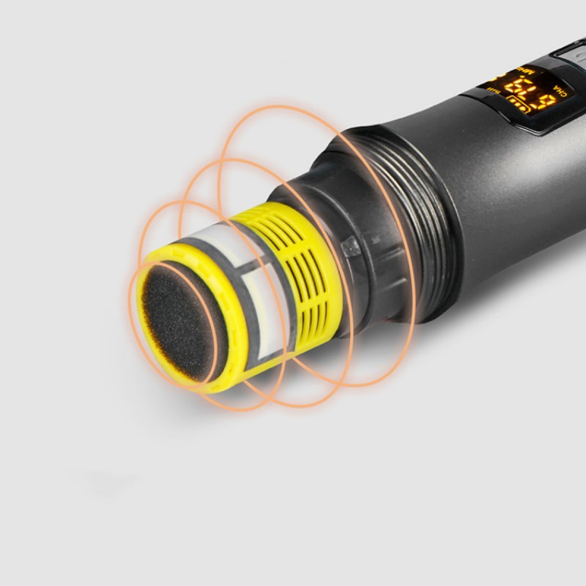 Mikrofon z żółtym filtrem. Obudowa mikrofonu jest szara, z wyświetlaczem.
