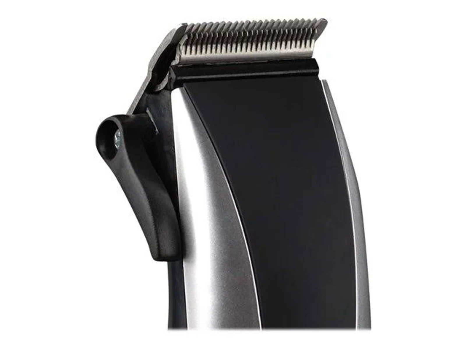 Un primer plano de una recortadora de cabello plateada y negra, aislada en blanco.