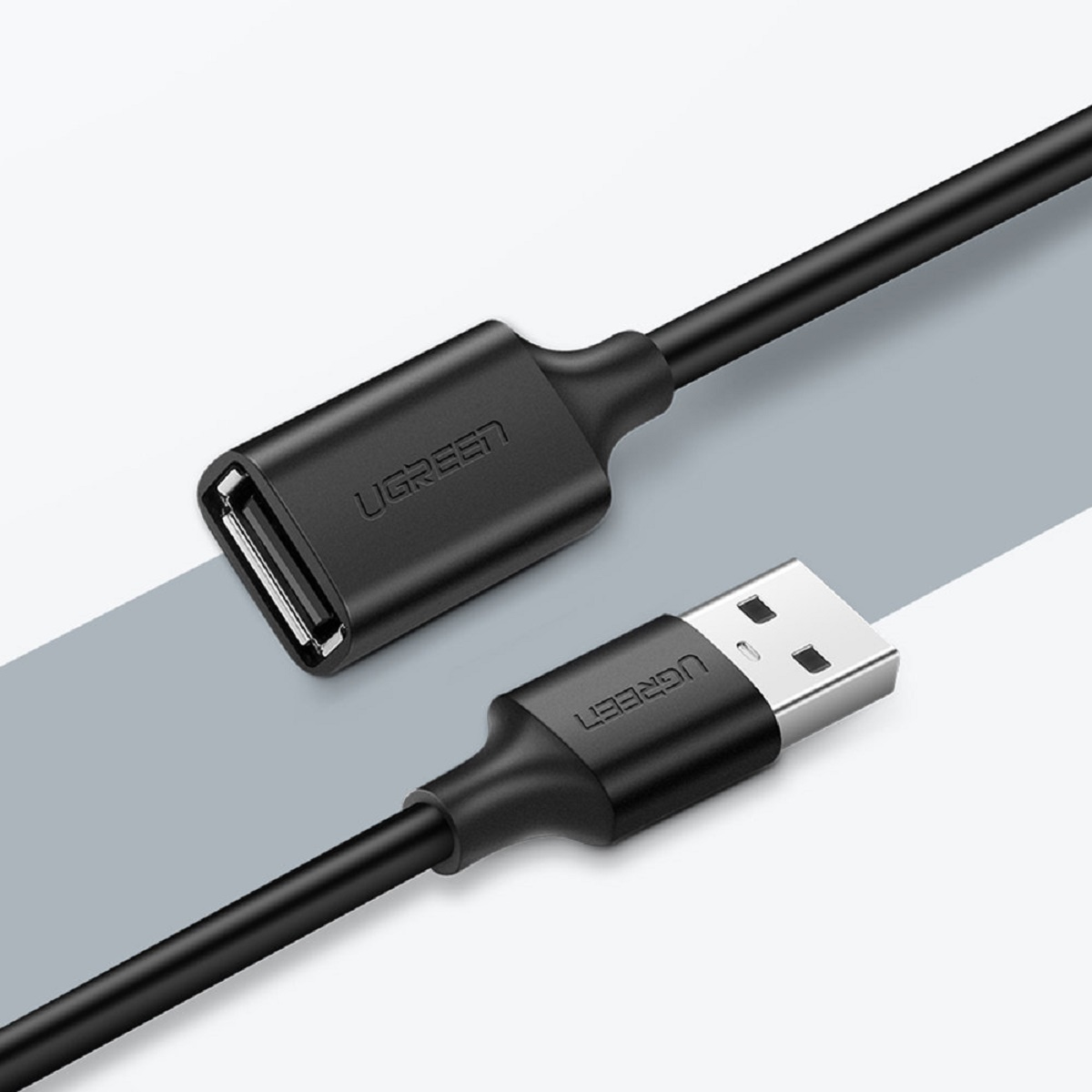 Czarny kabel USB ze złączem USB-A i złączem USB-C, oba z napisem 'UGREEN'.