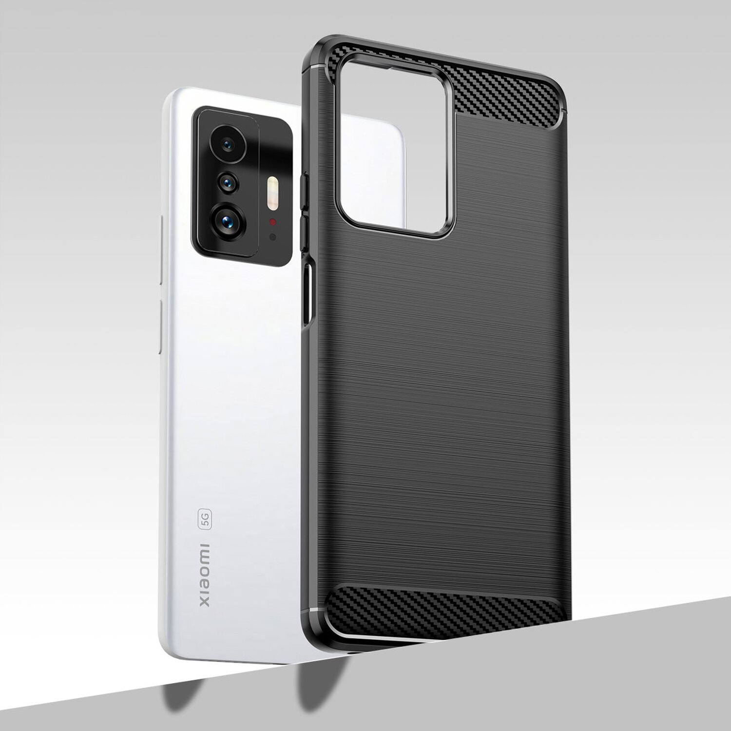 Smartphone mit Schutzhülle. Weißes Telefon, schwarze Hülle, heller Hintergrund.