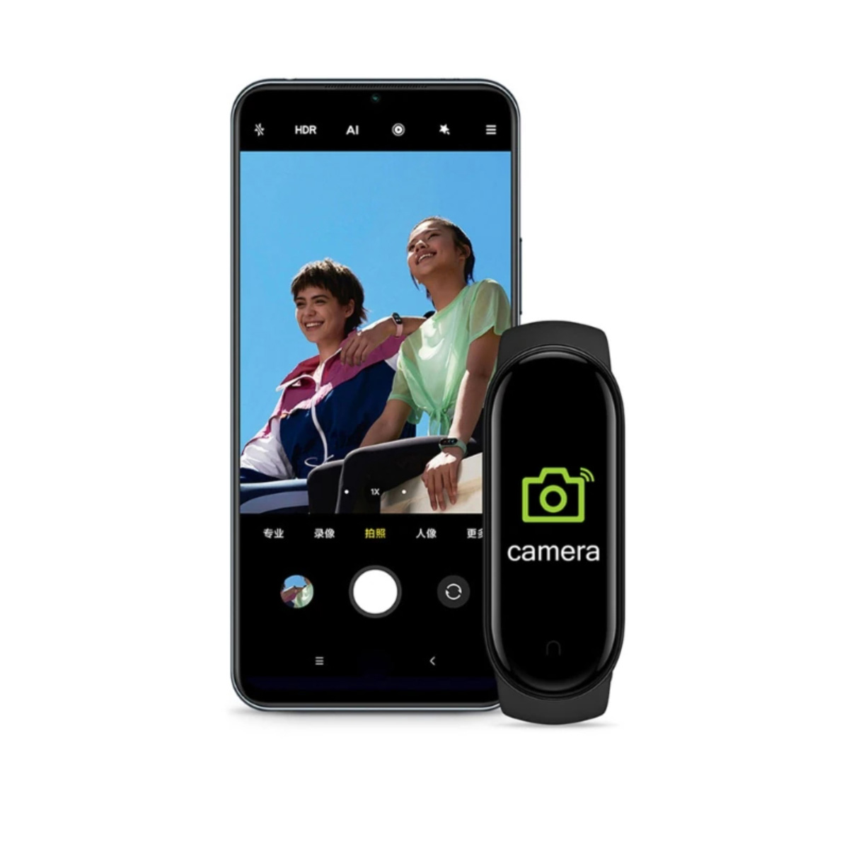 Un smartphone mostrando a dos personas, con un rastreador de fitness negro al lado, mostrando un icono de cámara.