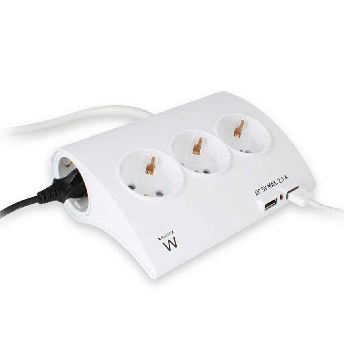 Witte stekkerdoos met drie stopcontacten en USB-poorten. Zwarte stekker en witte kabel.