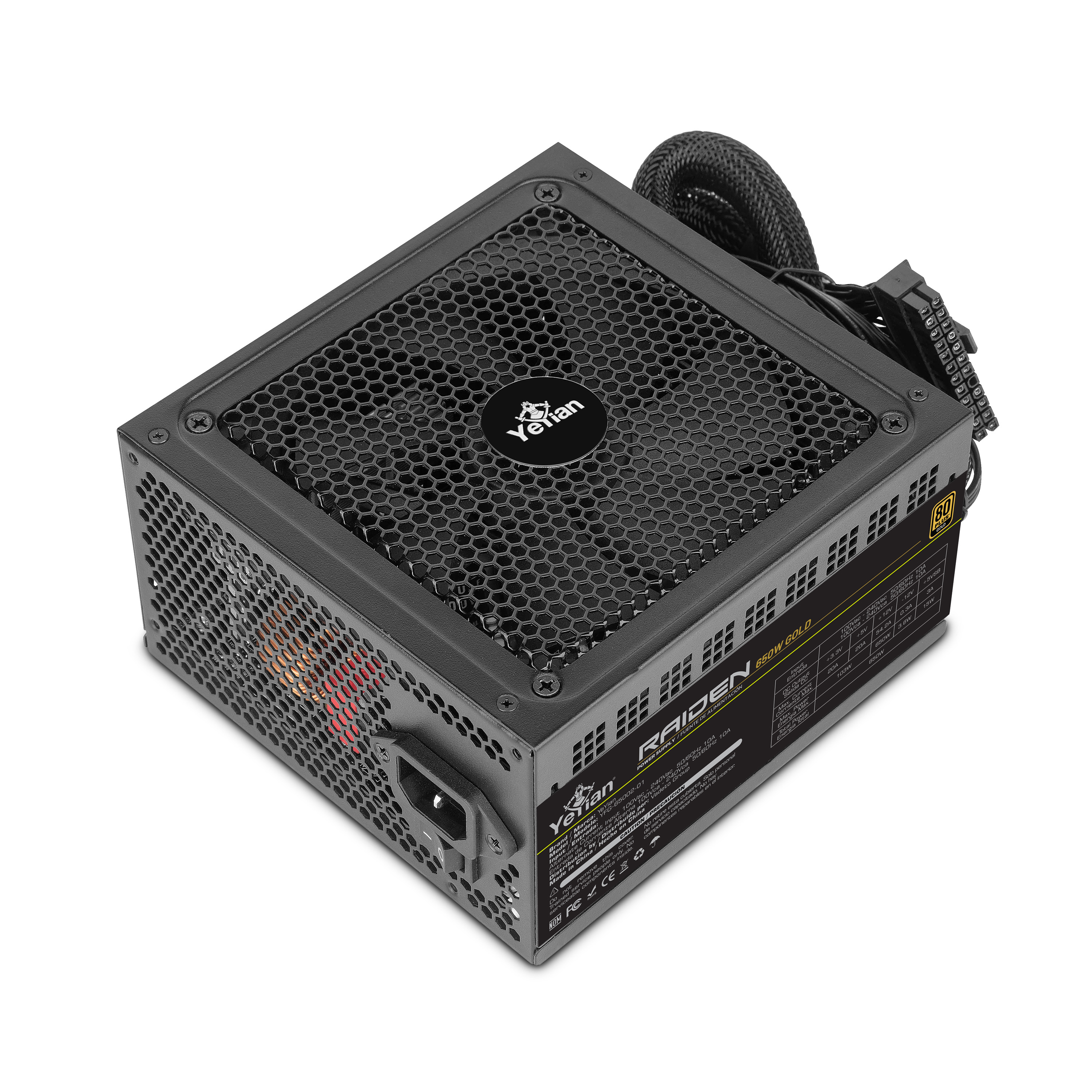 Una fuente de alimentación negra para computadora. Tiene una rejilla de ventilador y varios puertos. Marca: Yeyian.
